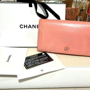 CHANEL wallet with authenticity card box 🔥🔥❤️❤️❤️